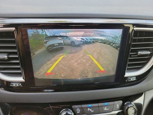 Used 2025 Chrysler Pacifica Select FWD image 21