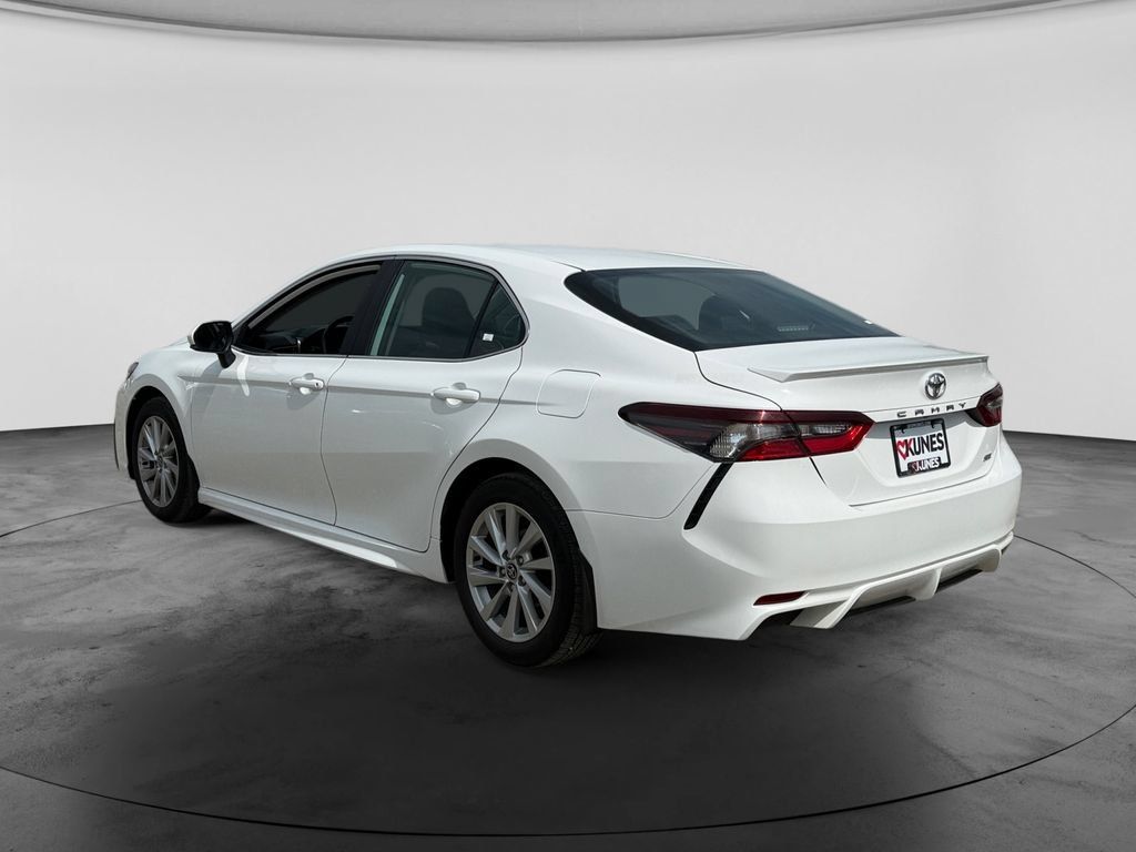 Used 2024 Toyota Camry SE FWD image 8