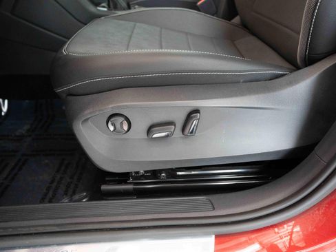 Used 2024 Volkswagen Taos SE AWD/4WD image 12