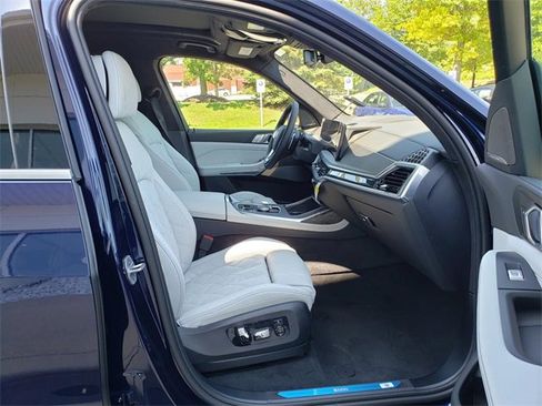 New 2026 BMW X7 xDrive40i w/ Premium Package image 17