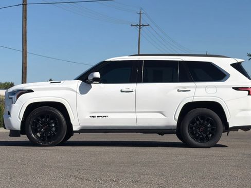 Used 2023 Toyota Sequoia SR5 w/ SR5 Premium Package AWD/4WD image 5