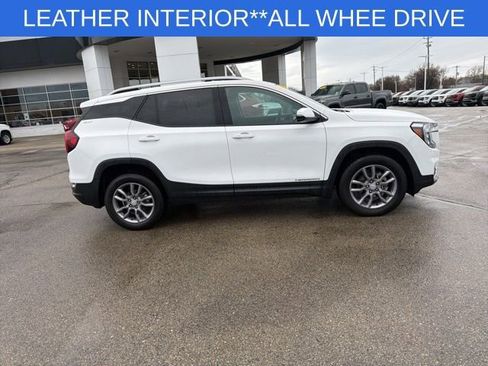 Used 2024 GMC Terrain SLT image 13