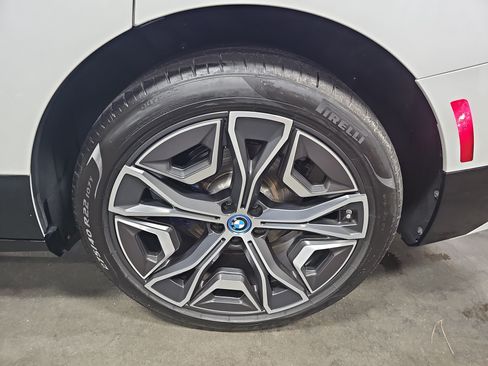 Used 2024 BMW iX xDrive50 w/ Premium Package AWD/4WD image 34