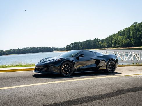 Used 2023 Chevrolet Corvette Z06 RWD image 10