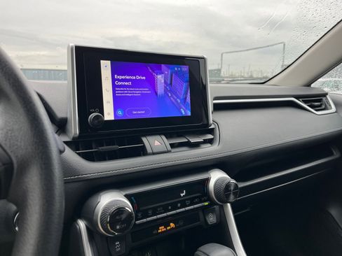 Used 2025 Toyota RAV4 XLE image 21