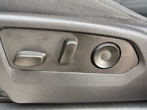 Used 2022 Chevrolet Silverado 1500 LT image 28