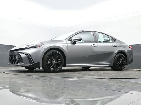 Used 2025 Toyota Camry SE w/ Multimedia Upgrade Package image 26