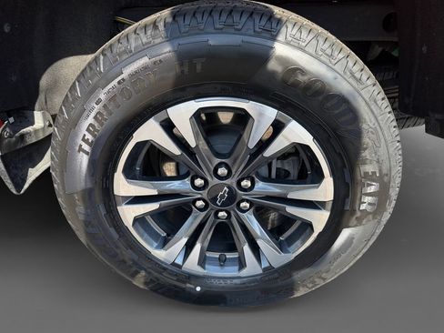 Used 2021 Chevrolet Colorado Z71 w/ Safety Package AWD/4WD image 8