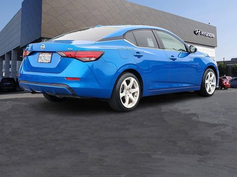 Used 2022 Nissan Sentra SV image 2