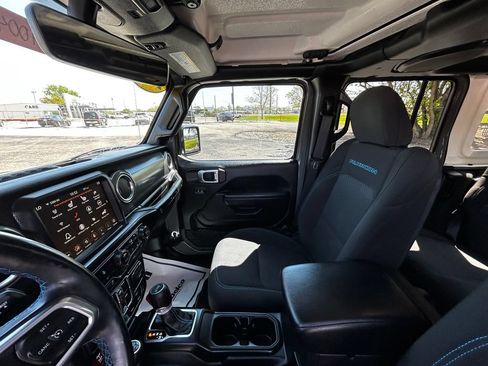 Used 2023 Jeep Wrangler Unlimited Rubicon 4xe w/ Cold Weather Group AWD/4WD image 11