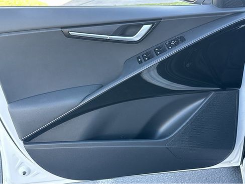 Certified 2025 Kia Niro EX image 32