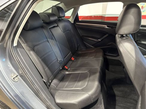 Used 2018 Volkswagen Passat 2.0T SE FWD image 89