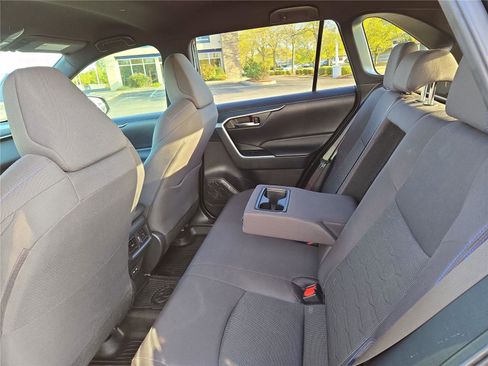 Used 2022 Toyota RAV4 SE image 20