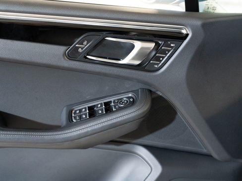 Certified 2026 Porsche Macan AWD/4WD image 16