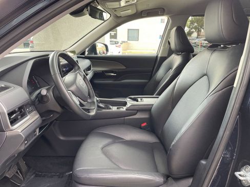 Used 2025 Toyota Grand Highlander XLE image 27