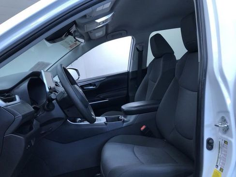 Certified 2025 Toyota RAV4 XLE AWD/4WD image 18