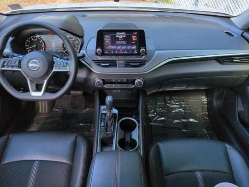 Used 2024 Nissan Altima 2.5 SR FWD image 13