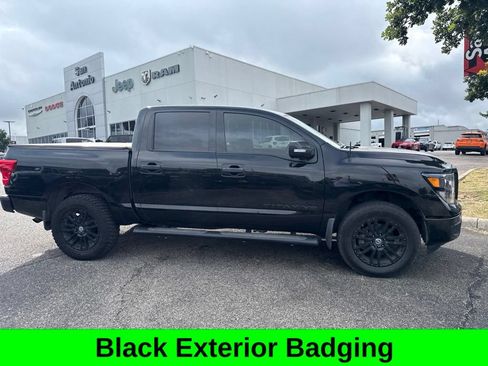 Used 2019 Nissan Titan SL w/ Midnight Edition AWD/4WD image 8