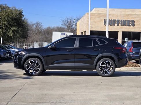 Used 2025 Chevrolet Trax RS w/ Sunroof Package image 4