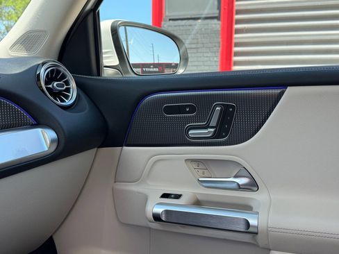 Used 2021 Mercedes-Benz GLB 250 w/ Premium Package image 30