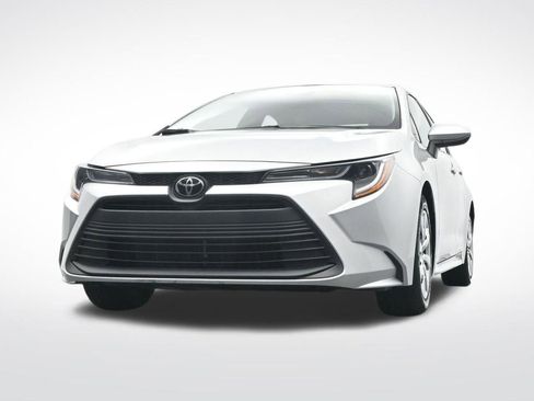 Used 2024 Toyota Corolla LE image 33