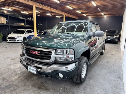Used 2005 GMC Sierra 2500 SLT AWD/4WD image 5