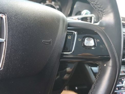 Used 2022 Lincoln Corsair AWD w/ Premium Package image 13