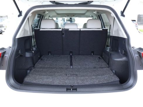 Used 2021 Volkswagen Tiguan SE image 19