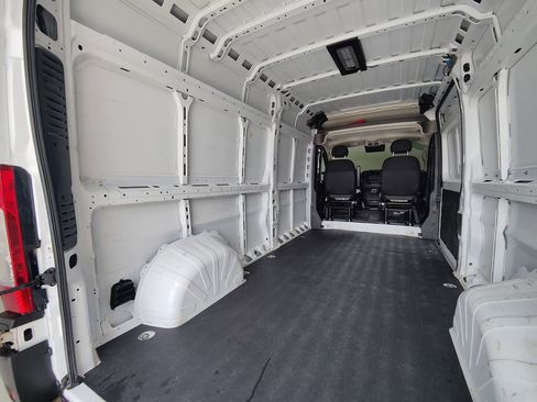 Used 2024 RAM ProMaster 2500 w/ Convenience Group FWD image 10