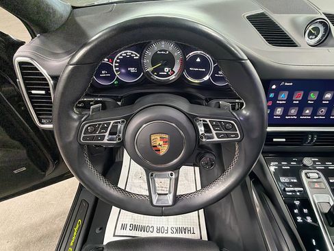 Certified 2023 Porsche Cayenne Turbo S AWD/4WD image 37
