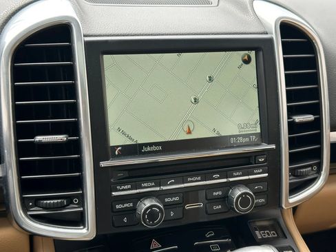 Used 2016 Porsche Cayenne AWD/4WD image 30