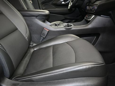 Used 2024 GMC Terrain SLT w/ Tech Package FWD image 25