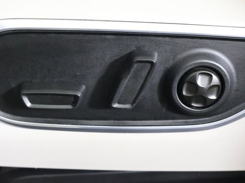 Used 2022 Jeep Wagoneer Series III w/ Premium Group I image 39