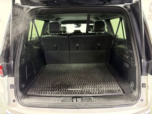 Used 2024 Jeep Wagoneer L Series II w/ Flexible Seating Group RWD image 19