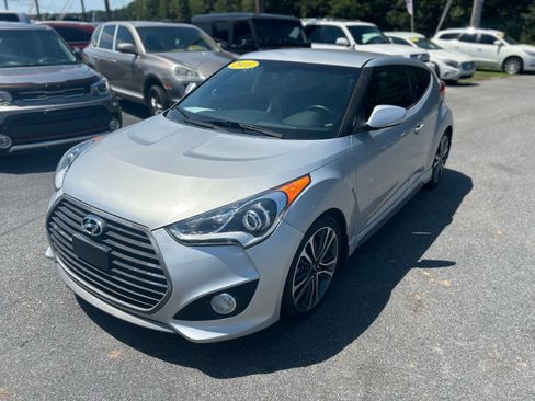 Used 2016 Hyundai Veloster Turbo image 2