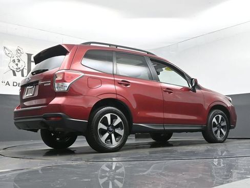 Used 2017 Subaru Forester 2.5i Premium w/ All-Weather Package AWD/4WD image 33