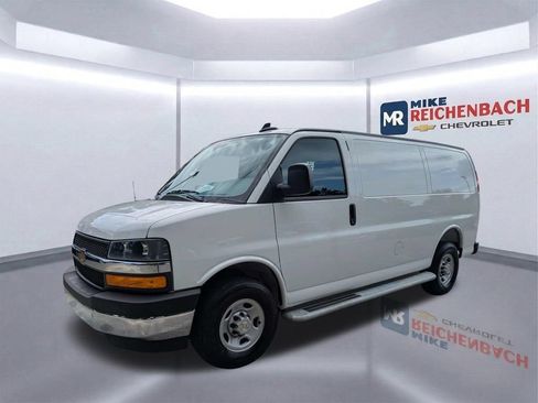 Used 2025 Chevrolet Express 2500 w/ Driver Convenience Package RWD image 8