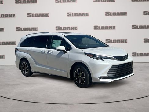 New 2026 Toyota Sienna Platinum image 7