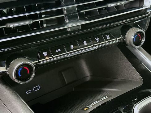 Used 2025 Chevrolet Traverse Z71 image 18