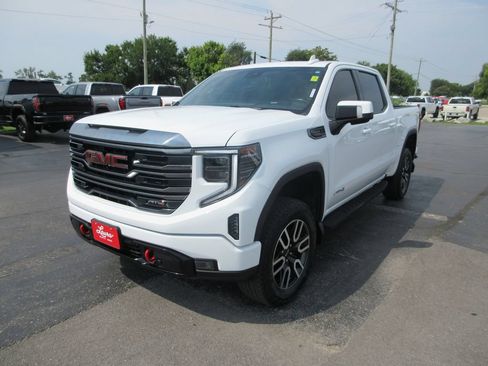 Used 2022 GMC Sierra 1500 AT4 w/ AT4 Preferred Package AWD/4WD image 11