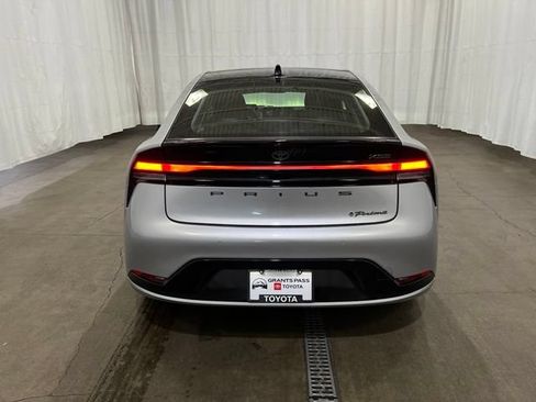 Used 2023 Toyota Prius Prime Premium FWD image 4