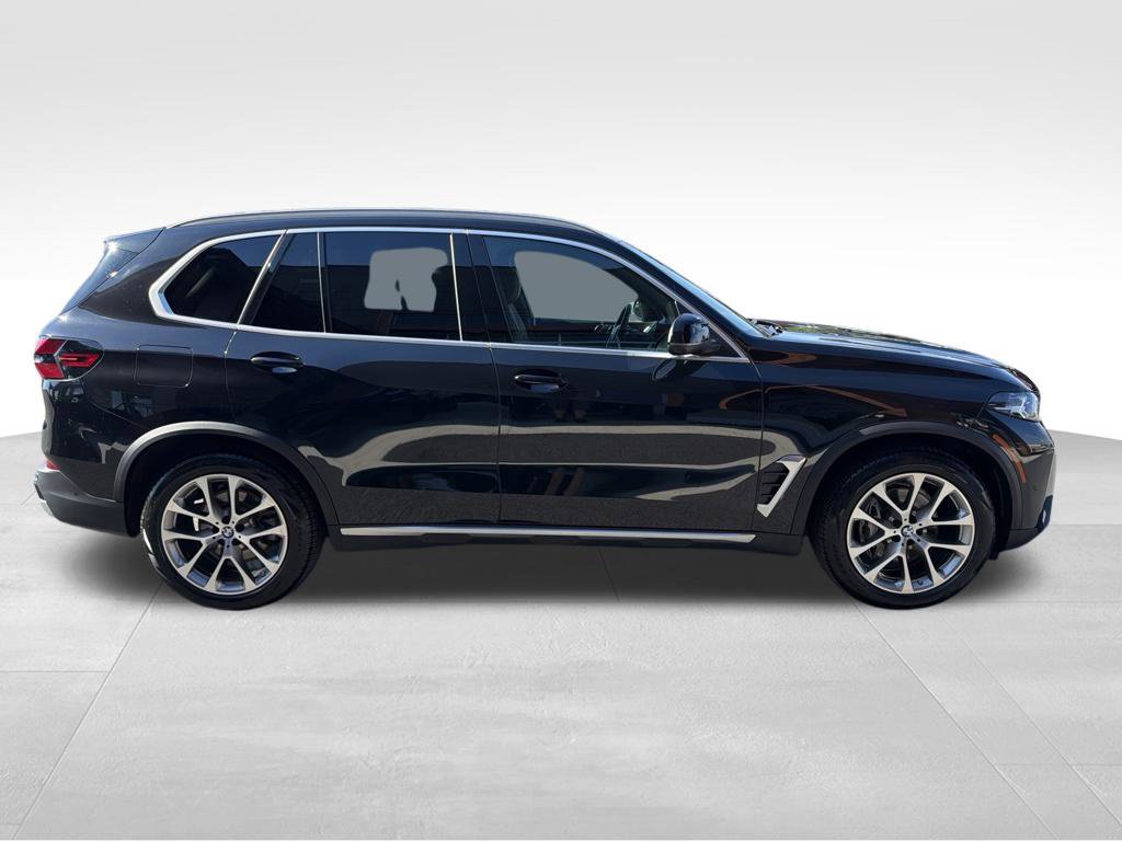 Used 2024 BMW X5 xDrive40i w/ Parking Assistance Package AWD/4WD image 9