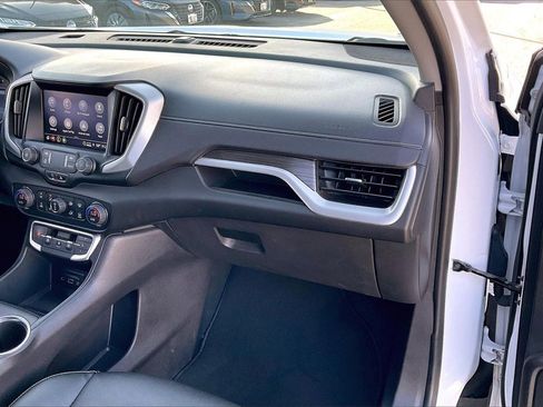 Used 2024 GMC Terrain SLT image 17