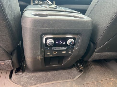 Used 2021 GMC Yukon Denali w/ Denali Premium Package image 9