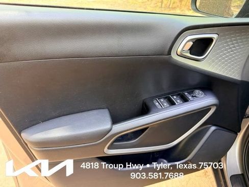 Certified 2025 Kia Soul LX w/ LX Technology Package FWD image 13
