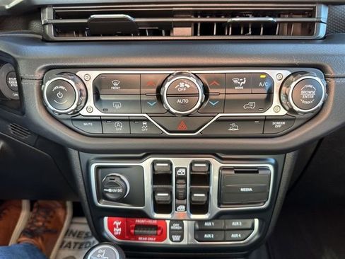 Certified 2025 Jeep Wrangler Unlimited Rubicon image 16