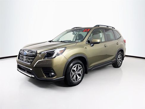 Used 2023 Subaru Forester Premium image 3