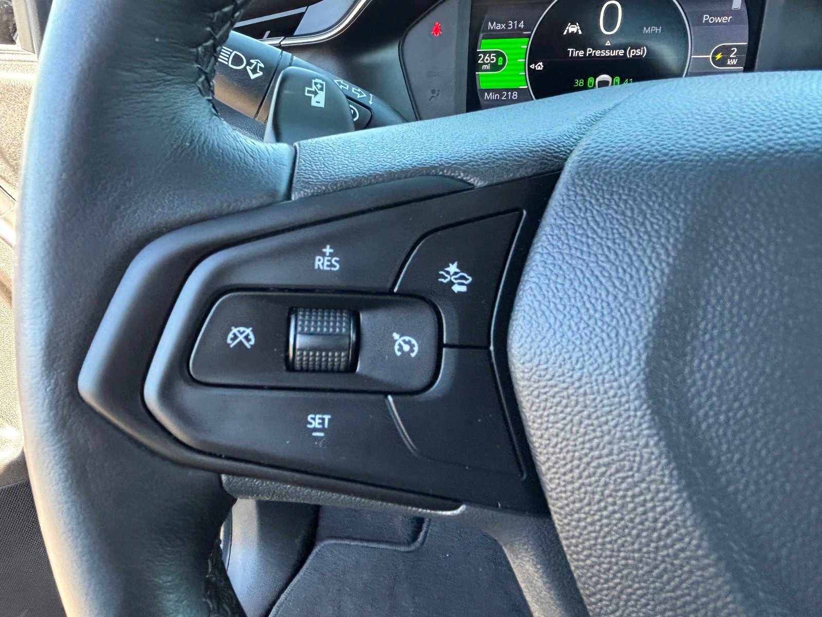 Used 2023 Chevrolet Bolt LT w/ Infotainment Package FWD image 22