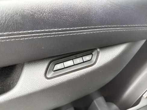 Used 2015 Cadillac Escalade Luxury image 30