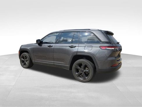 Used 2023 Jeep Grand Cherokee Altitude AWD/4WD image 11